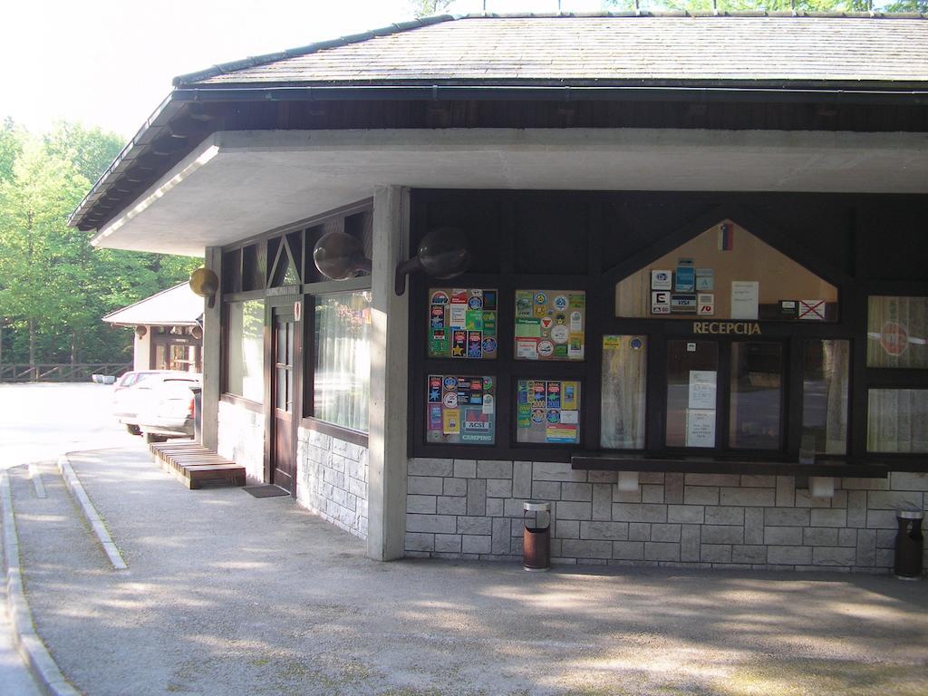 Camping Pivka Jama Postojna Exterior photo
